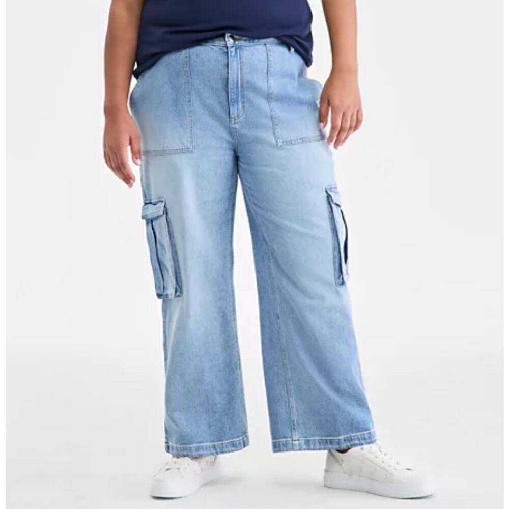 On 34th Women's Light Wash High Rise Utility Cargo Jeans 10